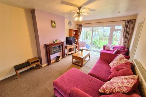 2 bedroom semi-detached bungalow for sale, Castlefields, Leominster, Herefordshire, HR6 8BG