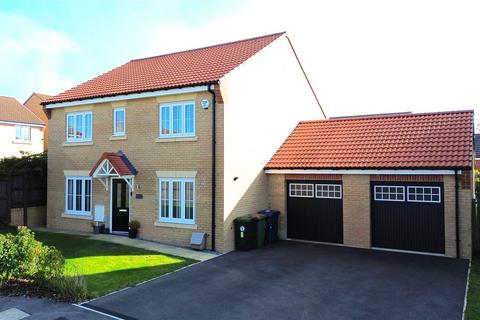 4 bedroom detached house for sale, Siskin Close, Guisborough