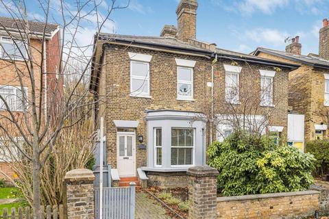 2 bedroom ground floor flat for sale, Barry Road, London SE22