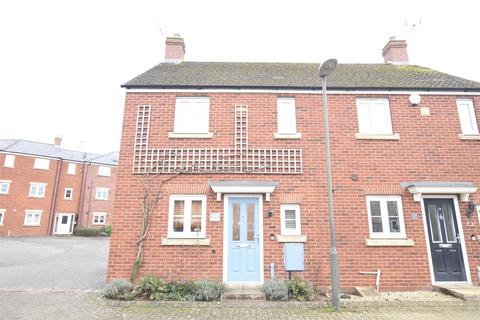 2 bedroom semi-detached house to rent, Gamecock Close, Gloucester GL3