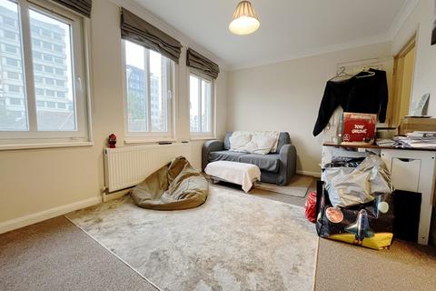 1 bedroom flat to rent, Duvall Court, Merton Road, Slough, Berkshire, SL1