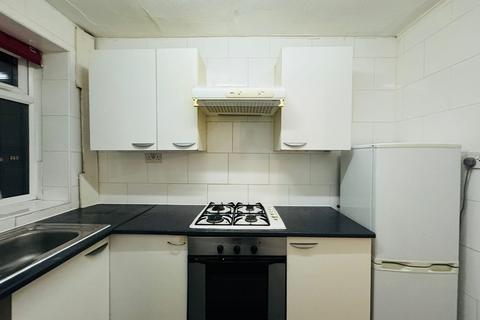 2 bedroom flat to rent, Kingsmead Longbridge Road Barking