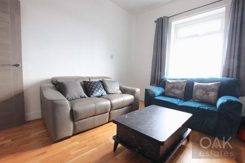 2 bedroom flat to rent, Green Lanes, London N13