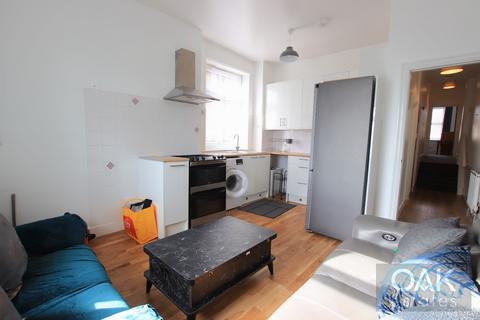 2 bedroom flat to rent, Green Lanes, London N13