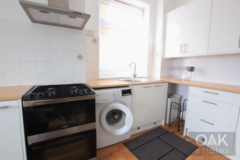 2 bedroom flat to rent, Green Lanes, London N13