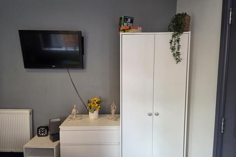 undefined, HMO Room 2, Rockingham Road