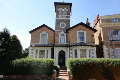 1 bedroom flat to rent, 14 Royal Crescent