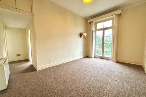 1 bedroom flat to rent, 14 Royal Crescent