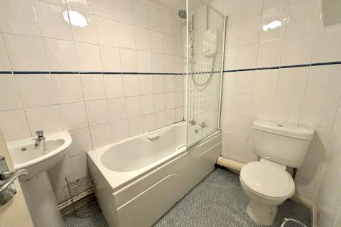 1 bedroom flat to rent, 14 Royal Crescent