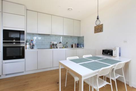 2 bedroom flat to rent, Mapleton Crescent, London SW18