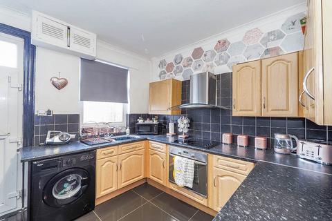 2 bedroom terraced house to rent, Nursery Street, South Yorkshire S70