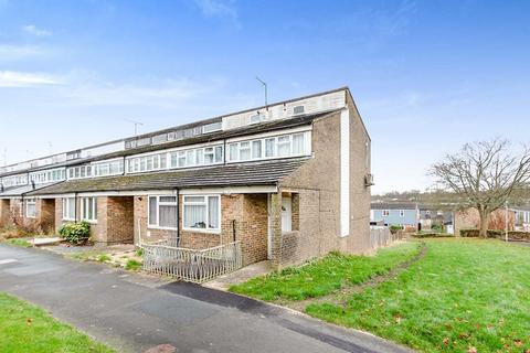 3 bedroom terraced house to rent, Blackdown Close, Hampshire RG22