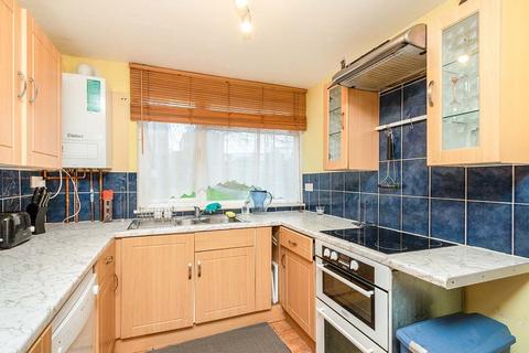 3 bedroom terraced house to rent, Blackdown Close, Hampshire RG22