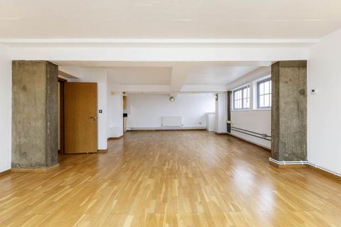 1 bedroom flat to rent, E2