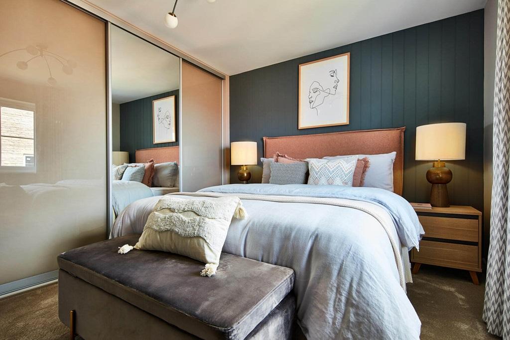 A second double bedroom with en-suite is...
