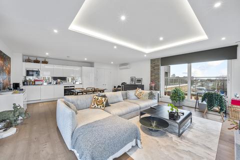 2 bedroom penthouse to rent, Oakhill Road, SW15