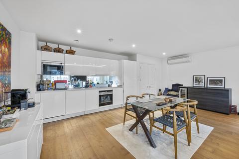 2 bedroom penthouse to rent, Oakhill Road, SW15