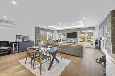 2 bedroom penthouse to rent, Oakhill Road, SW15