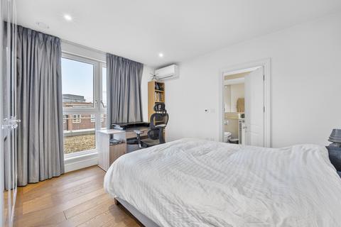 2 bedroom penthouse to rent, Oakhill Road, SW15