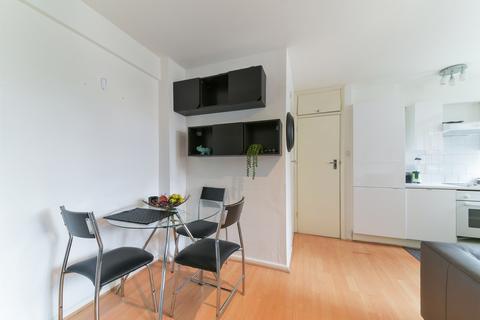 1 bedroom flat to rent, Harwood Court, SW15