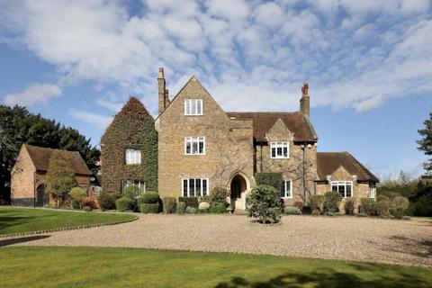 5 bedroom detached house to rent, Long Grove, Beaconsfield HP9