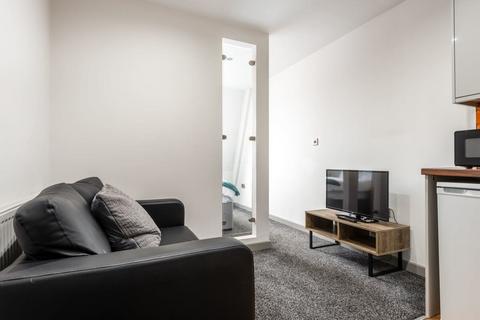 1 bedroom serviced apartment to rent, Blackwall, Halifax HX1