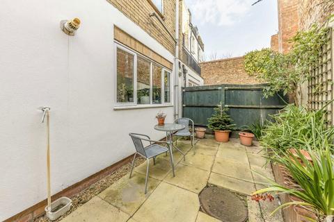 1 bedroom flat to rent, Robert Burns Mews, London SE24