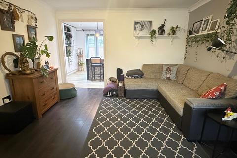 36 Thomas Chapman Grove, Northampton, NN4 8RQ