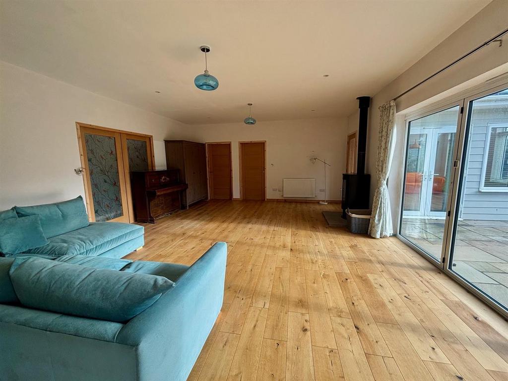 Long barn - Living room.jpg