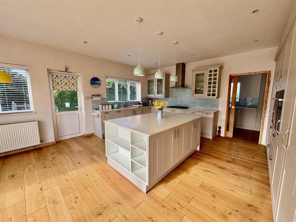 Long barn - Kitchen.jpg