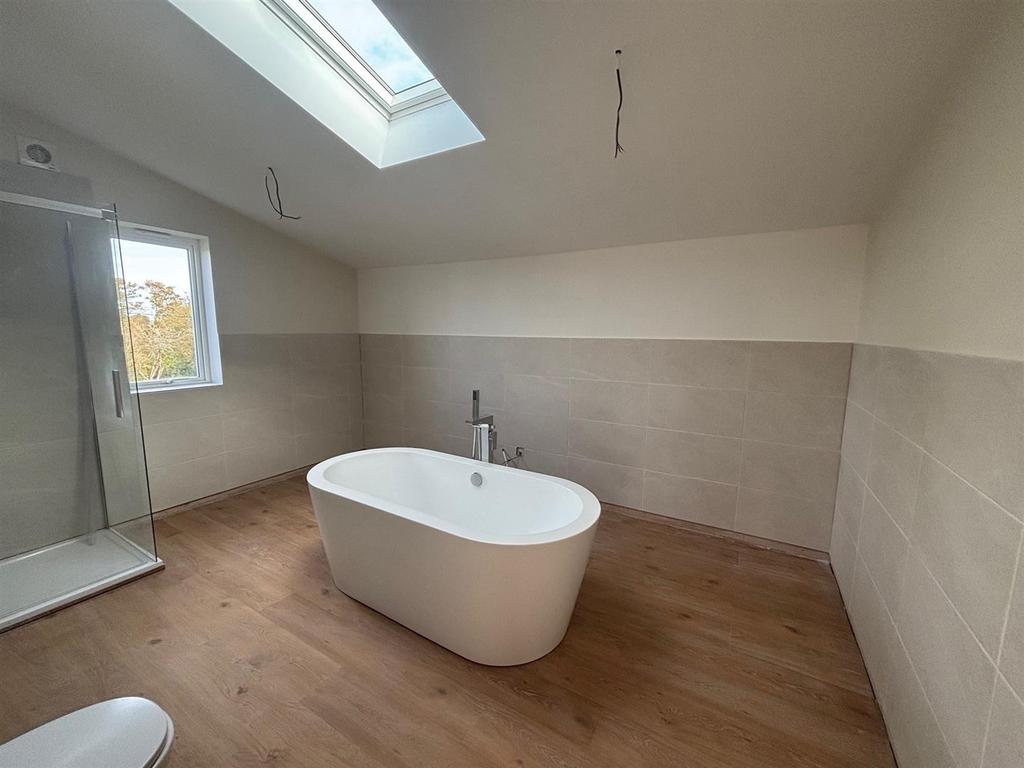 Long barn bathroom.jpg
