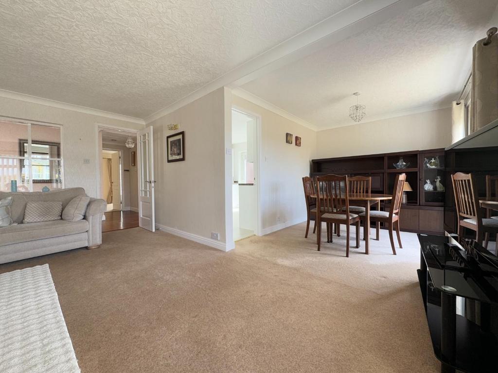 Lounge/dining room
