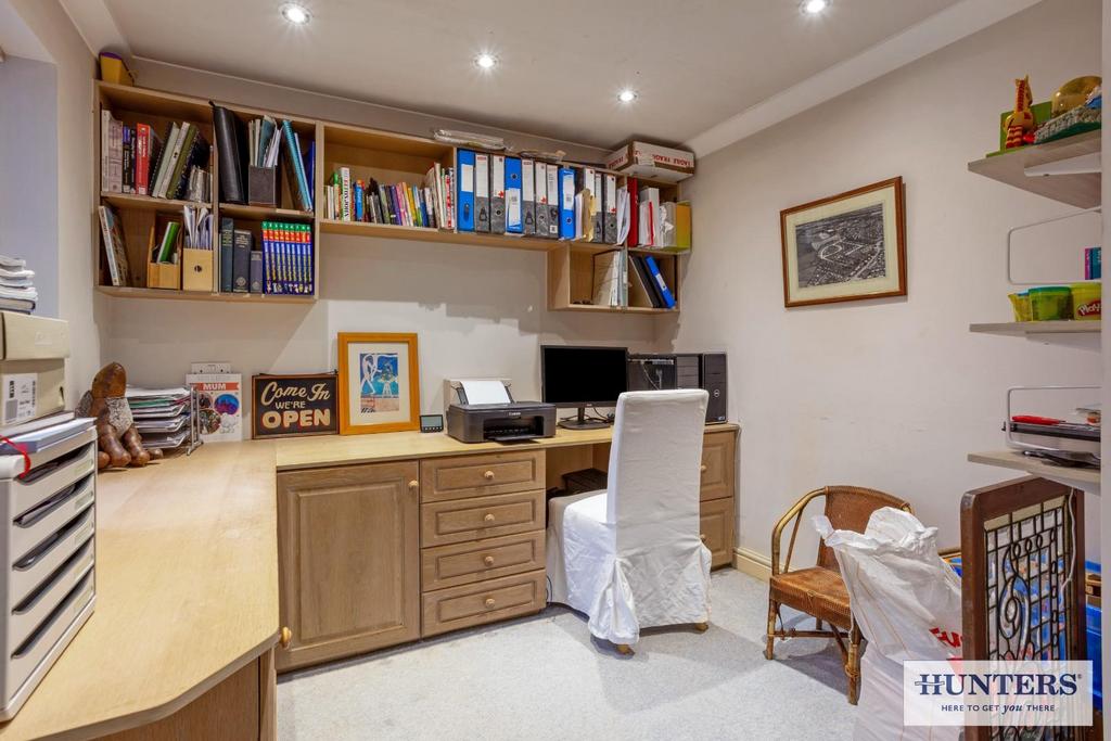 83303 29 Larkfield Road Rawdon (13) - Copy.jpg