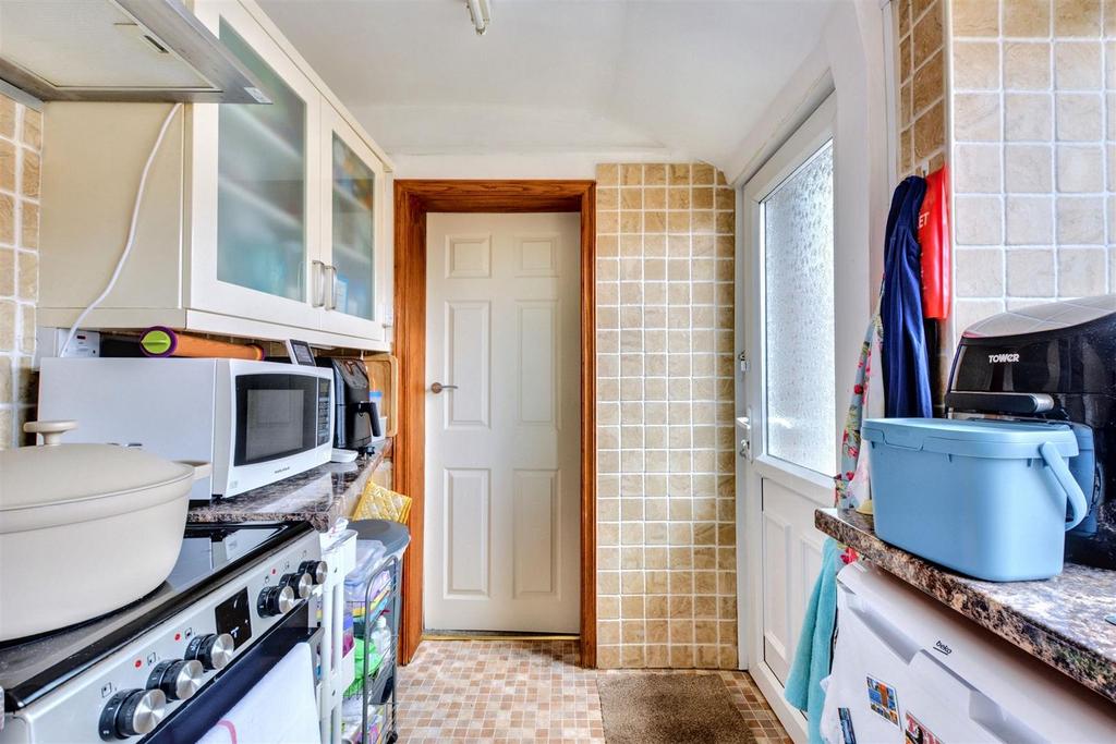 Kitchen 2.jpeg