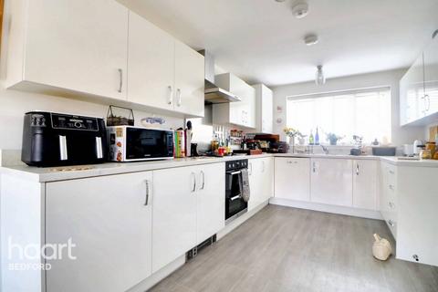 5 bedroom detached house for sale, Horseshoe Crescent, Bedford