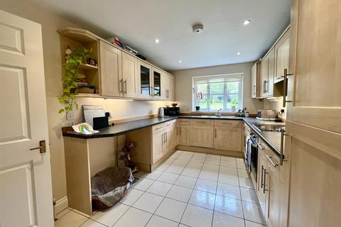 4 bedroom semi-detached house to rent, West Street, Hambledon, Waterlooville