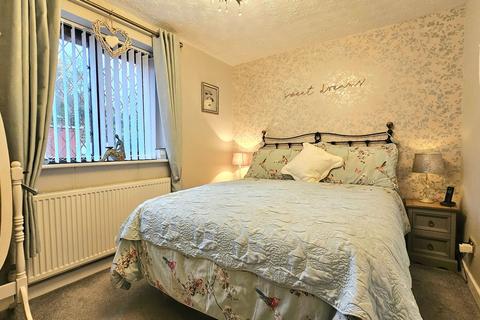 2 bedroom end of terrace house for sale, Sandpiper Close, Stourbridge DY9