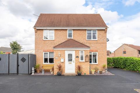 3 bedroom semi-detached house for sale, Firethorn Close, Taverham