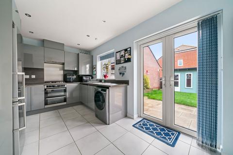 4 bedroom detached house for sale, Westlake Gardens, Bramley