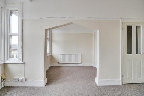 2 bedroom apartment to rent, Woodgrange Drive, Southend-on-sea, SS1