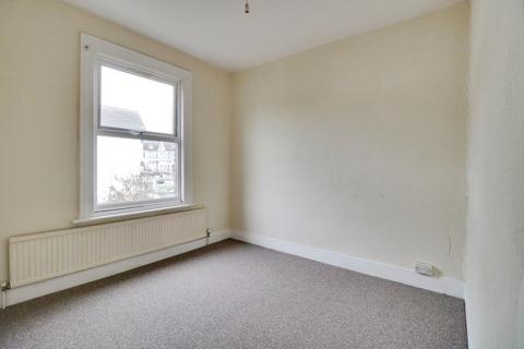 2 bedroom apartment to rent, Woodgrange Drive, Southend-on-sea, SS1