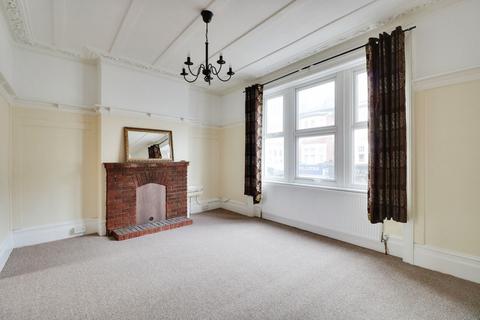 3 bedroom flat to rent, Hamlet Court Road, Westcliff-on-sea, SS0