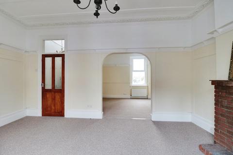 3 bedroom flat to rent, Hamlet Court Road, Westcliff-on-sea, SS0