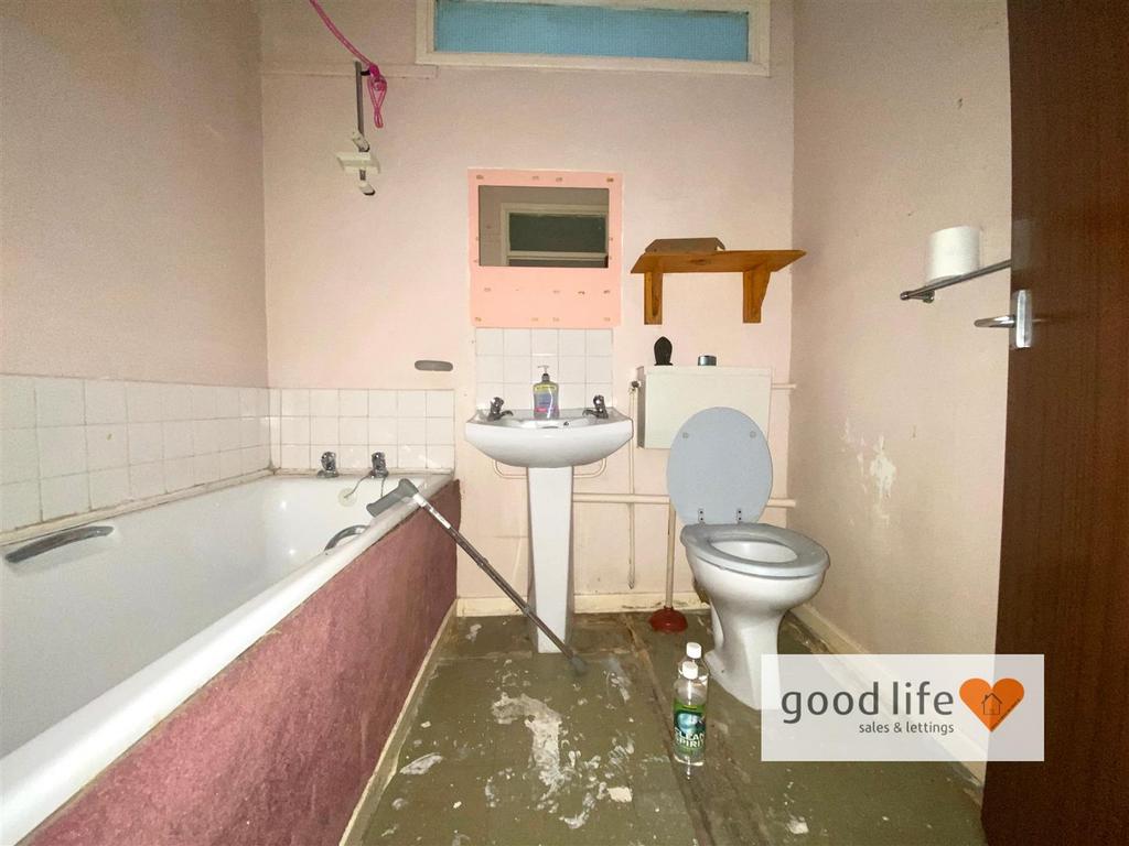 20241205 120932402 i OS63 EDGMONDCOURT.jpg