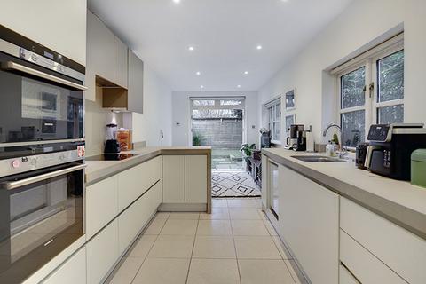 5 bedroom end of terrace house for sale, Rona Road, London NW3