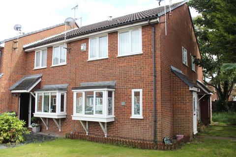 1 bedroom end of terrace house to rent, Bramley Close, Staines-Upon-Thames TW18