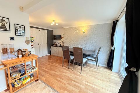 24 Bronte Farm Road, Shirley, Solihull, B90 3DE
