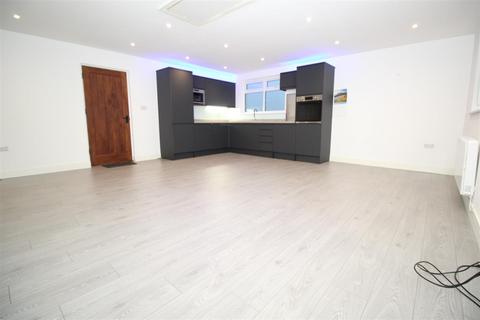 1 bedroom house to rent, Copthorne Road, Crawley