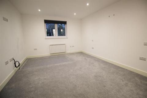 1 bedroom house to rent, Copthorne Road, Crawley