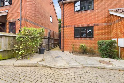 1 bedroom maisonette for sale, Yewtree Close, Harrow HA2